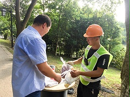 捎一句真誠問候，送一絲清涼關(guān)懷